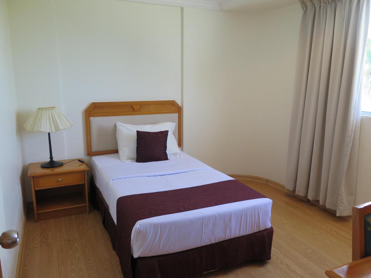 Sea View Resort Hotel & Apartments Kuala Belait Exterior foto