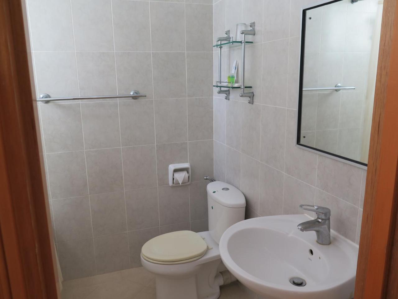 Sea View Resort Hotel & Apartments Kuala Belait Exterior foto