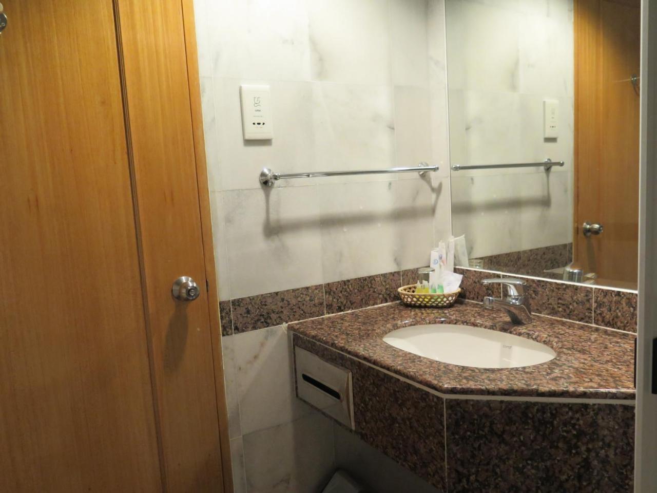 Sea View Resort Hotel & Apartments Kuala Belait Exterior foto