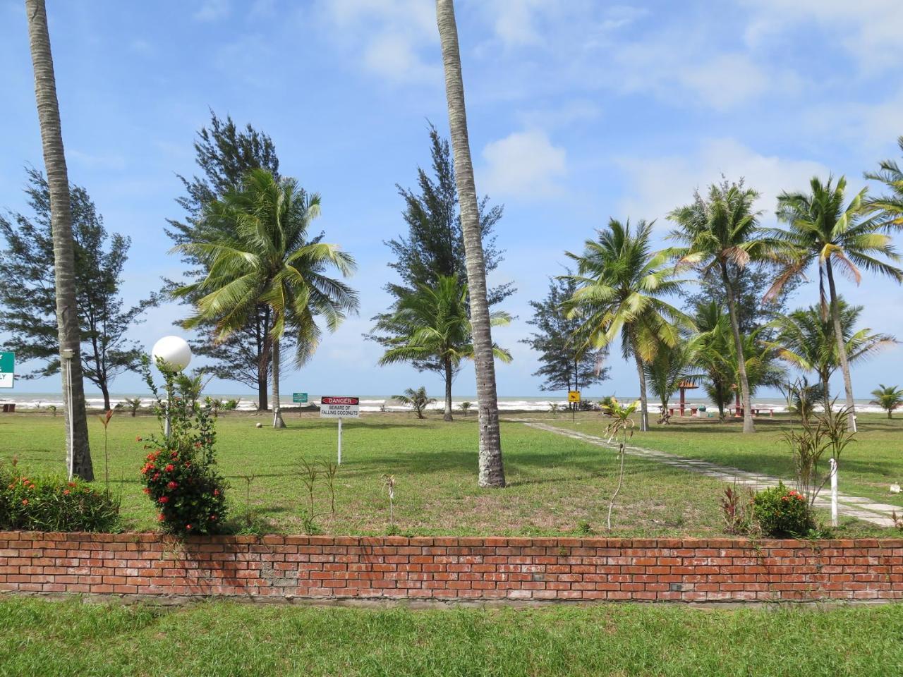 Sea View Resort Hotel & Apartments Kuala Belait Exterior foto